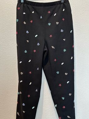 Black Embroidered Seashell Cropped Leggings